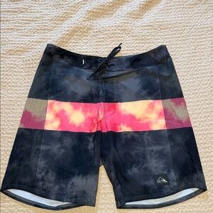 Quicksilver board shorts limited release size 31”